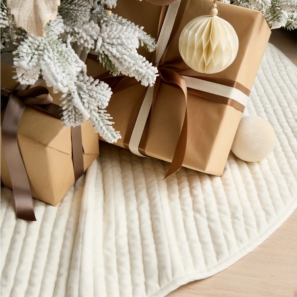 Quince Cotton Velvet Tree Skirt Ivory - Picture 4 of 9